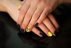 SHELLAC MANICURE